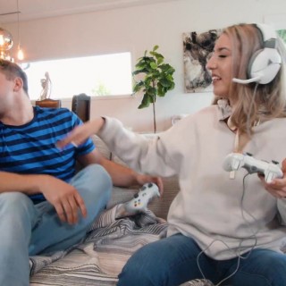 Парень шпилит пухлую сисястую телку