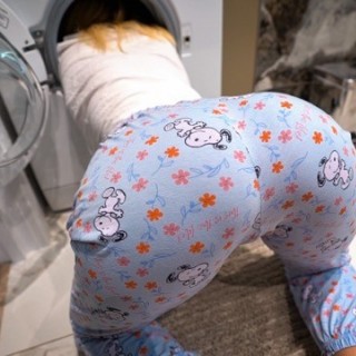 Ощупал сисястую девку и потрахал