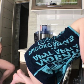 Раком пристроил к бабе член