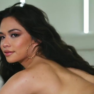 Красавица Скарлет (Scarlett Alexis) получает в рот и анальное отверстие