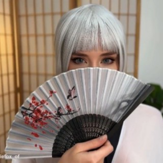 Пышногрудая давалка любит получать в анальчик