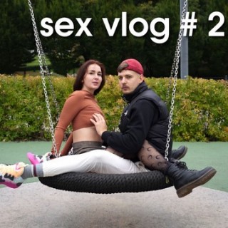 Сисястой девочке даю сосать и трахаю