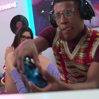 Огромный черный конец дерет суку в ротан и в анальное отверстие