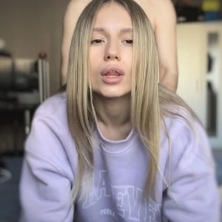 Молодая шлюшка часто меня хочет