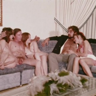 Порно девочка дает себя потрогать