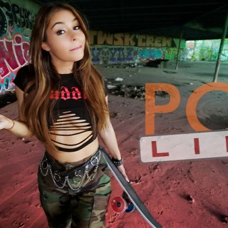 Сисястая шлюшка Николь (Nicole Aria) круто долбится