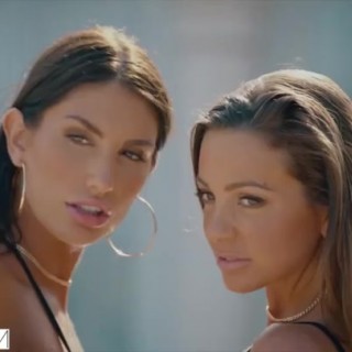 Порно би группа страпон