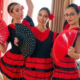 Русское порно девушка дрочит член с разговорами